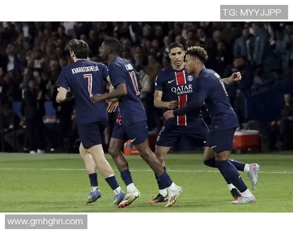 英超激战拜仁与巴黎圣日耳曼战成平局转会传闻引发关注与热议